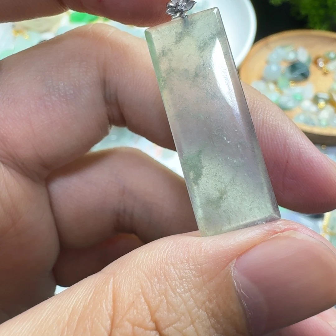翡翠18K金镶嵌颈饰无事牌
