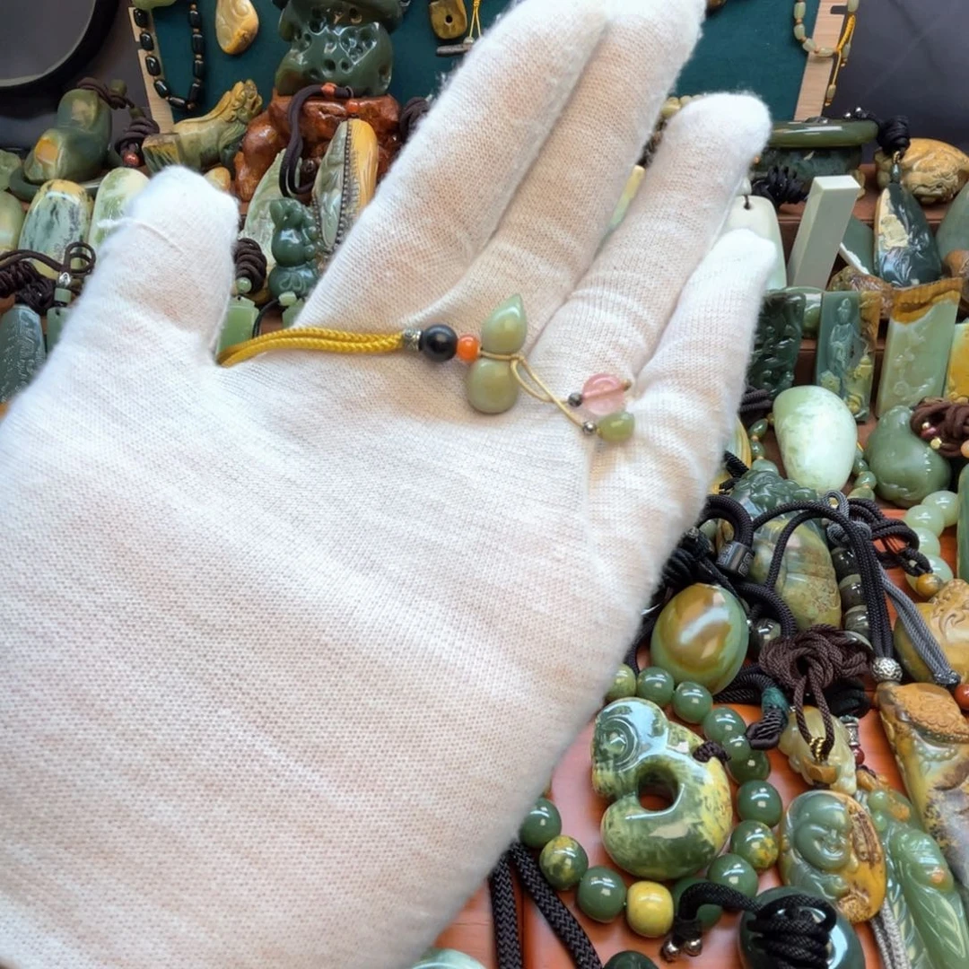 岫岩老玉（透闪石质玉）未镶嵌颈饰