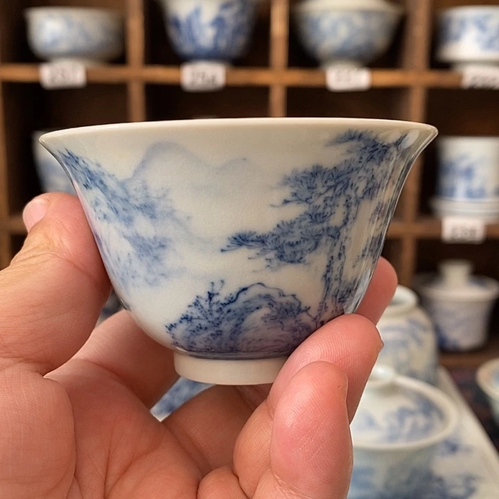 一**好釉下青花瓷器微瑕盖碗