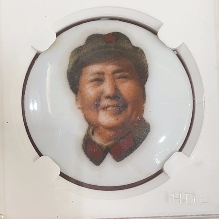 辉达利红色收藏纪念章