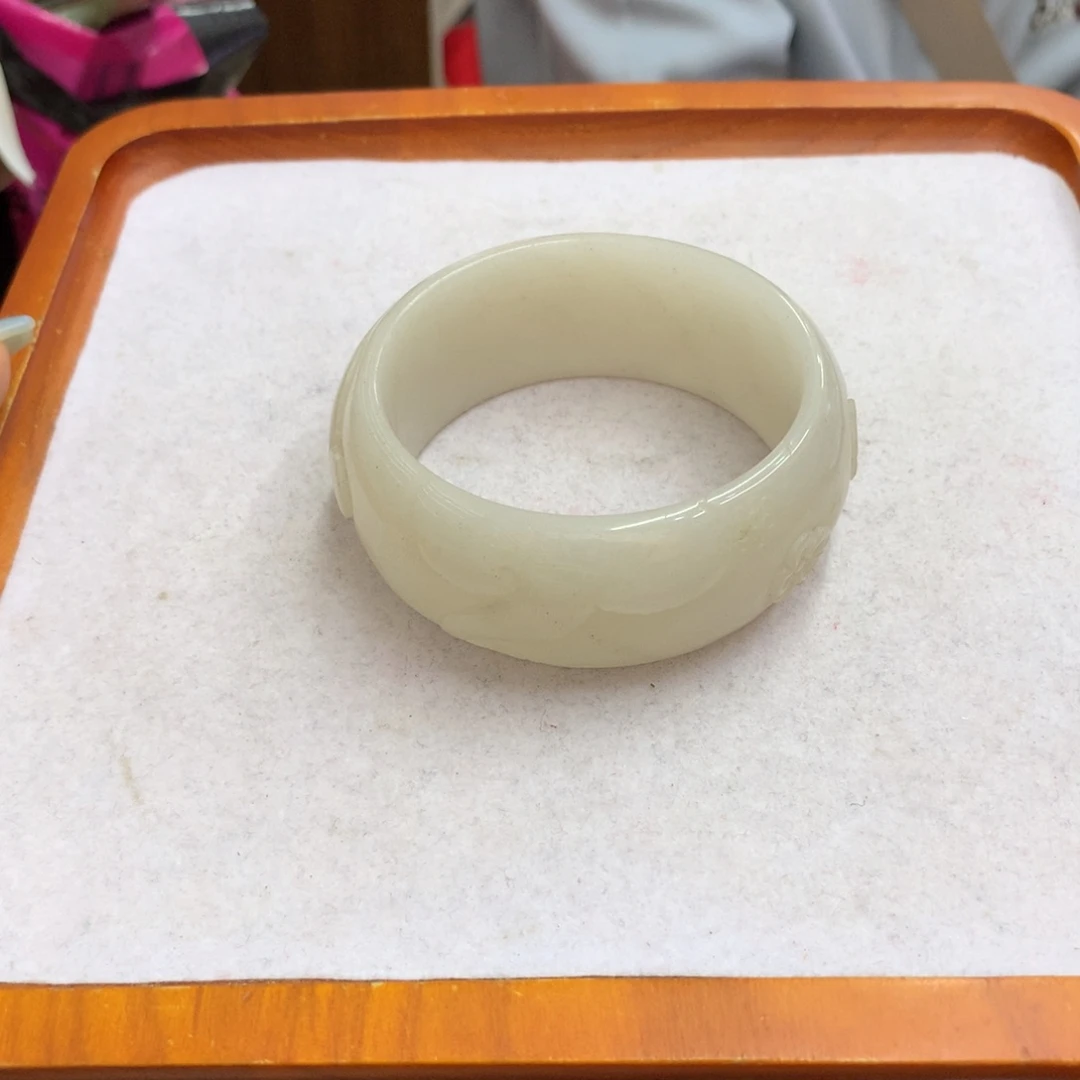 石英质玉未镶嵌手镯