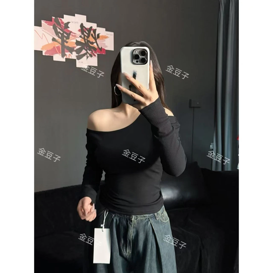金豆子【心动讯号】时尚性感斜肩显瘦小众设计师款百搭针织上衣T