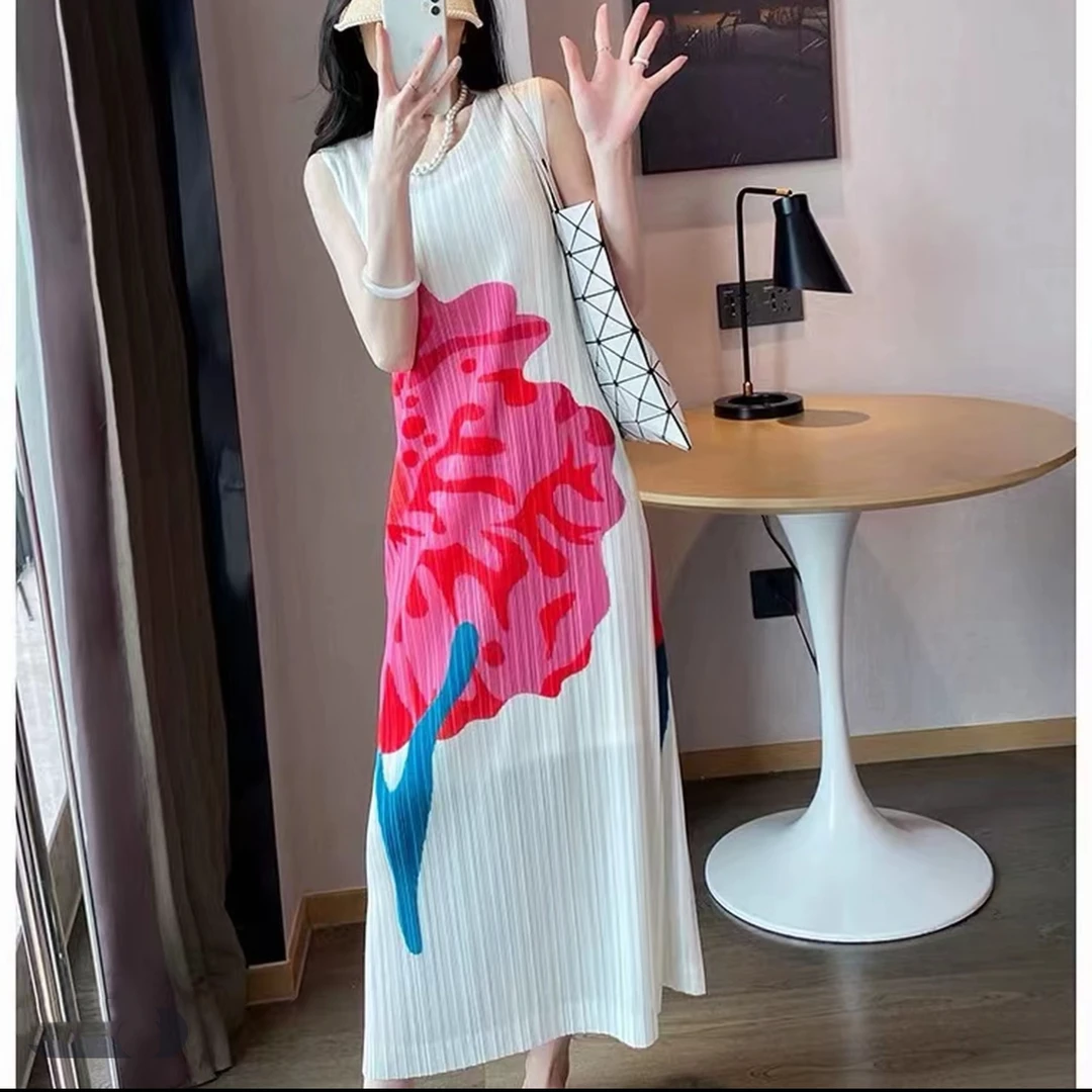 高级感印花褶皱连衣裙夏季大码显瘦直筒背心裙三宅长裙高端