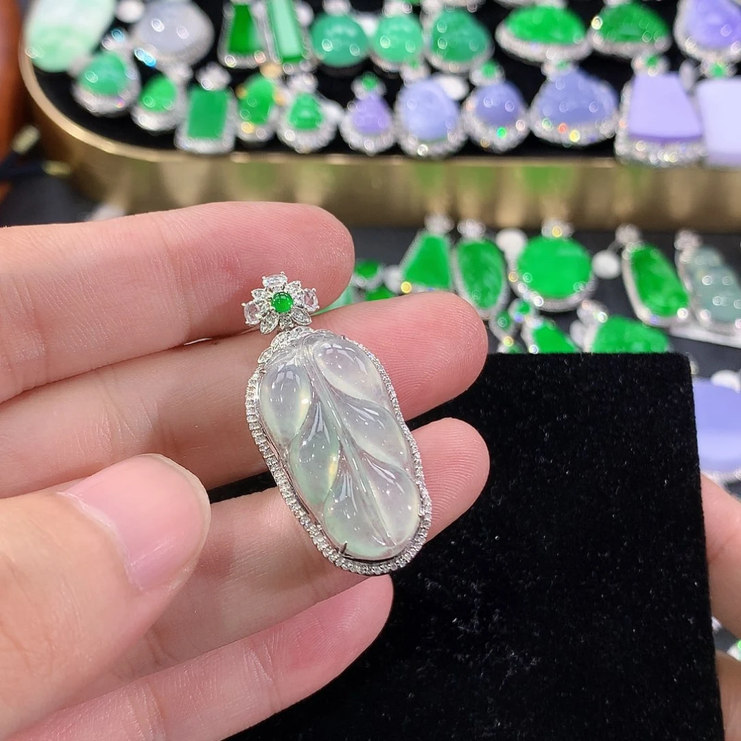 翡翠18K金镶嵌颈饰