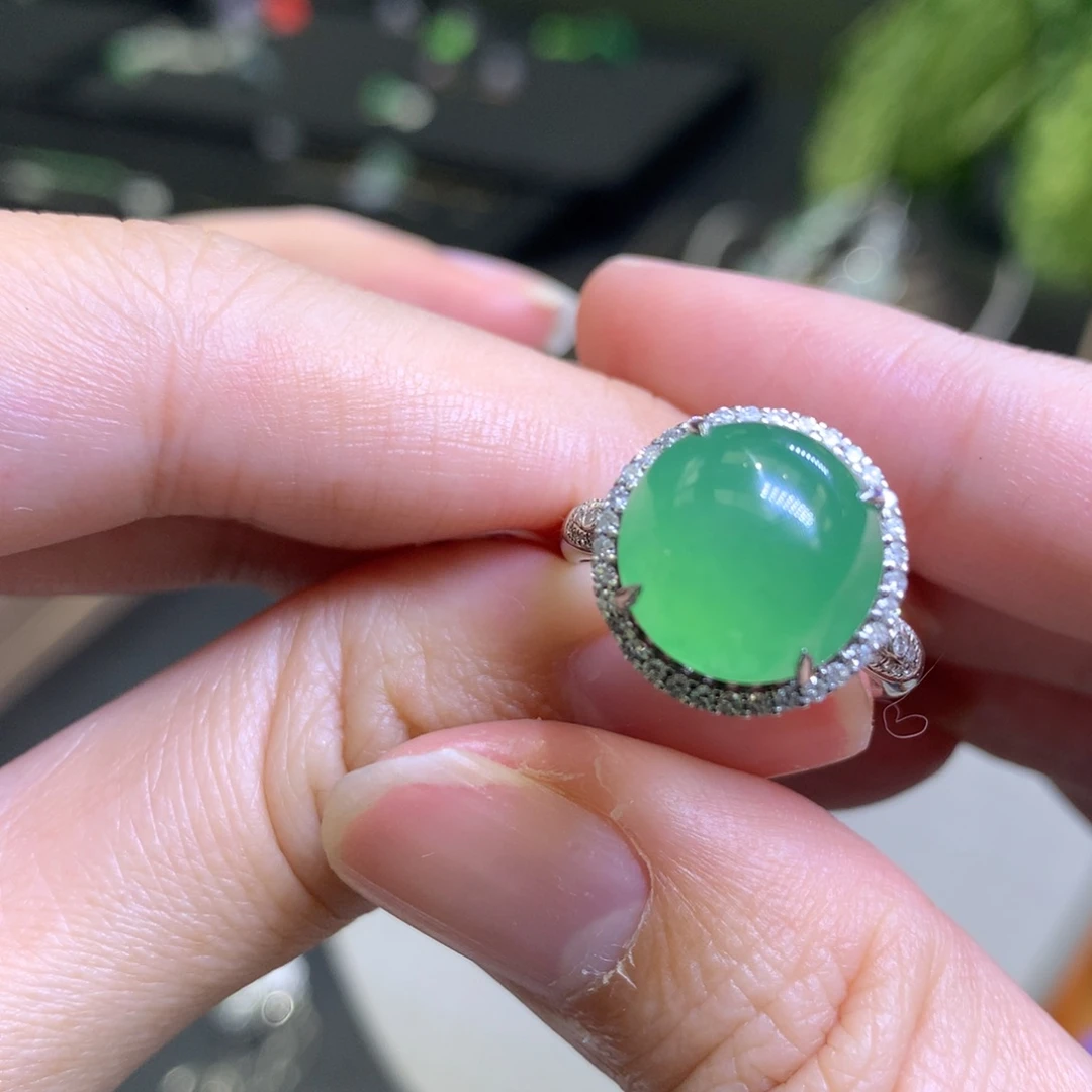 颈饰18K金镶嵌翡翠