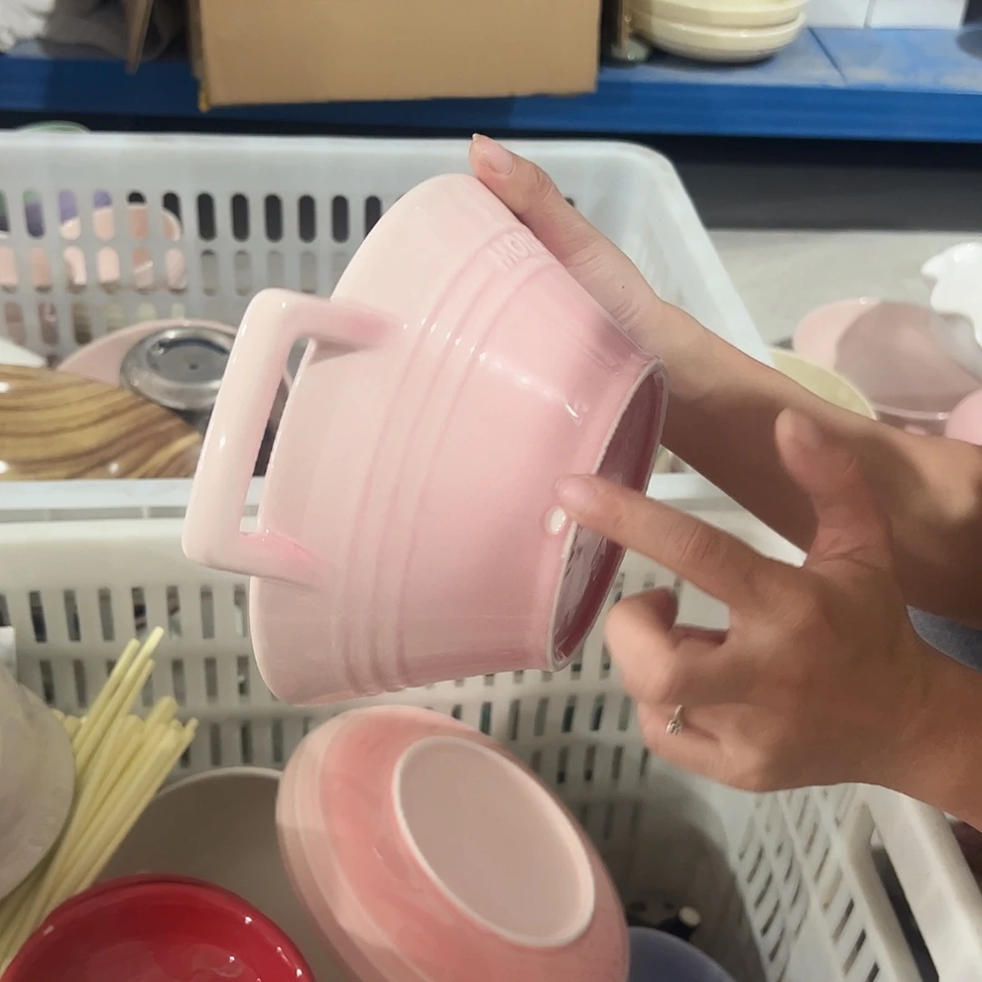 瓷片摩登双耳碗粉色微瑕大一个