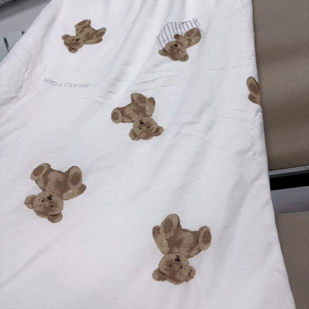 大庆仓 凉感冰丝盖毯白底棕熊凉感被 尺寸120*150