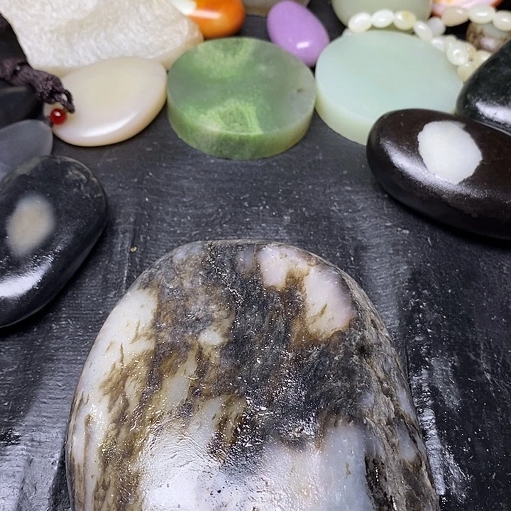 踢***爹和田玉未镶嵌摆件