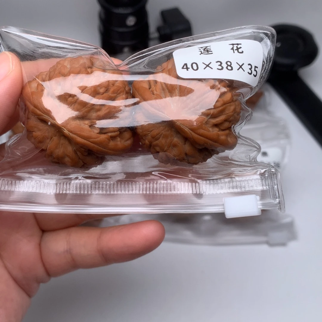 文玩核桃吊坠莲花