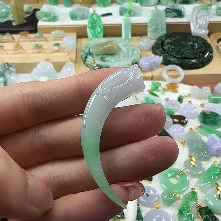 颈饰未镶嵌翡翠龙牙