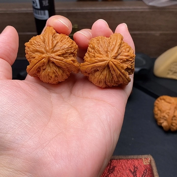 抖***H把件文玩核桃白奔
