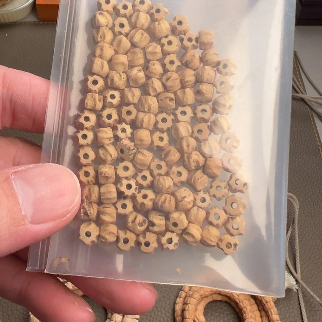 柏香籽/百香籽吊坠u****光