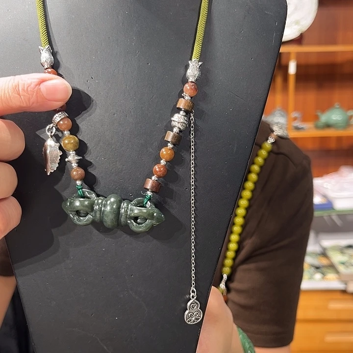 颈饰未镶嵌和田玉