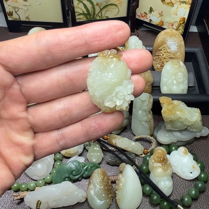 和田玉未镶嵌颈饰