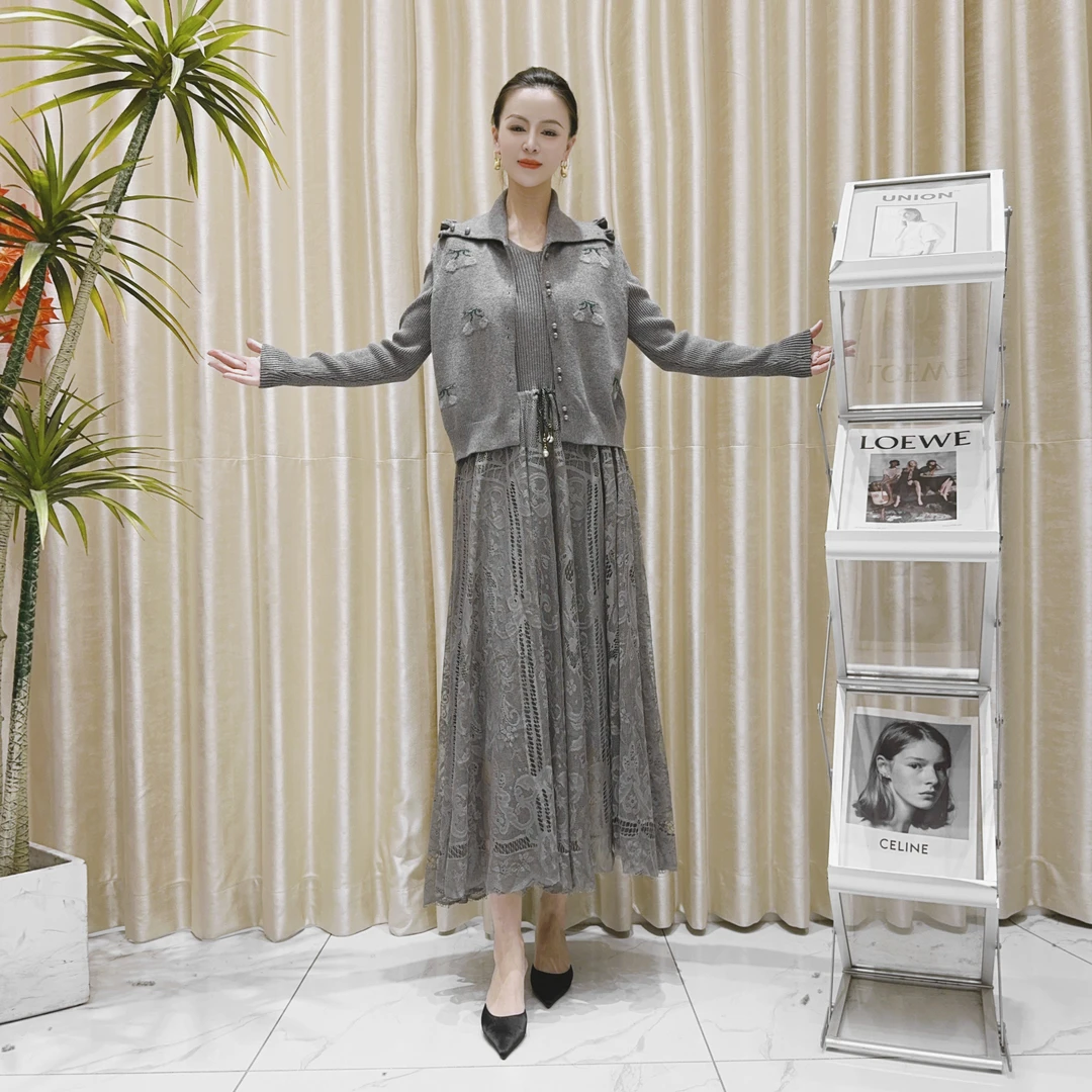 A216灰色设计师款秋冬长款轻奢休闲针织两件套