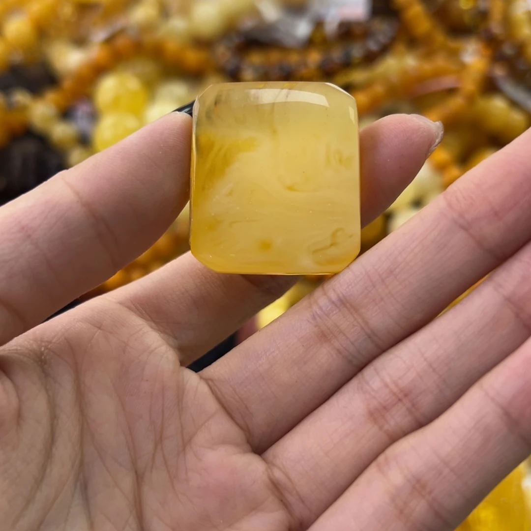 琥珀珠宝奇石未镶嵌
