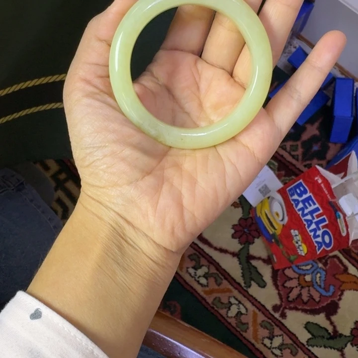 尤***里和田玉（糖玉）未镶嵌手镯