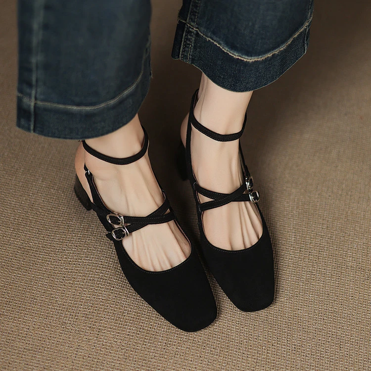 方头粗跟包头凉鞋女2025夏季新款时尚后空交叉细带搭扣浅口高跟鞋