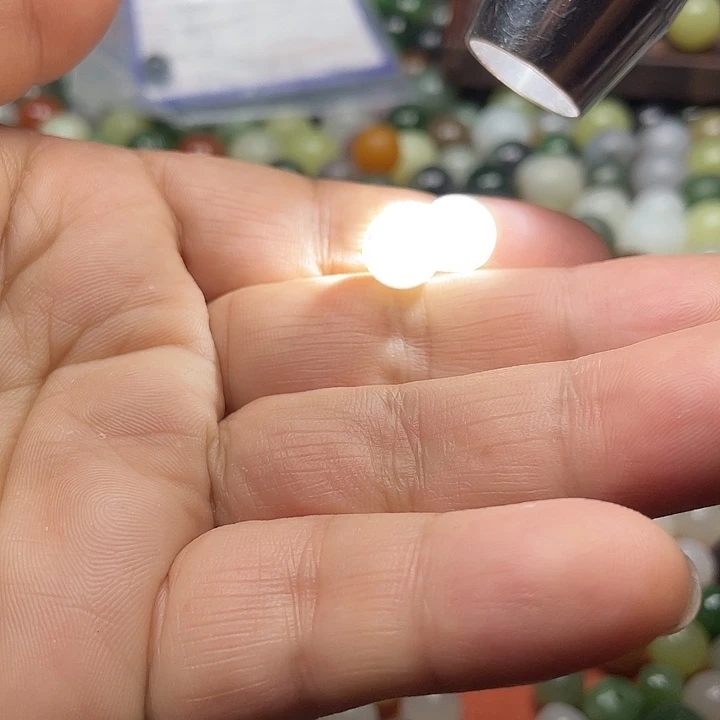 和田玉未镶嵌颈饰温**?