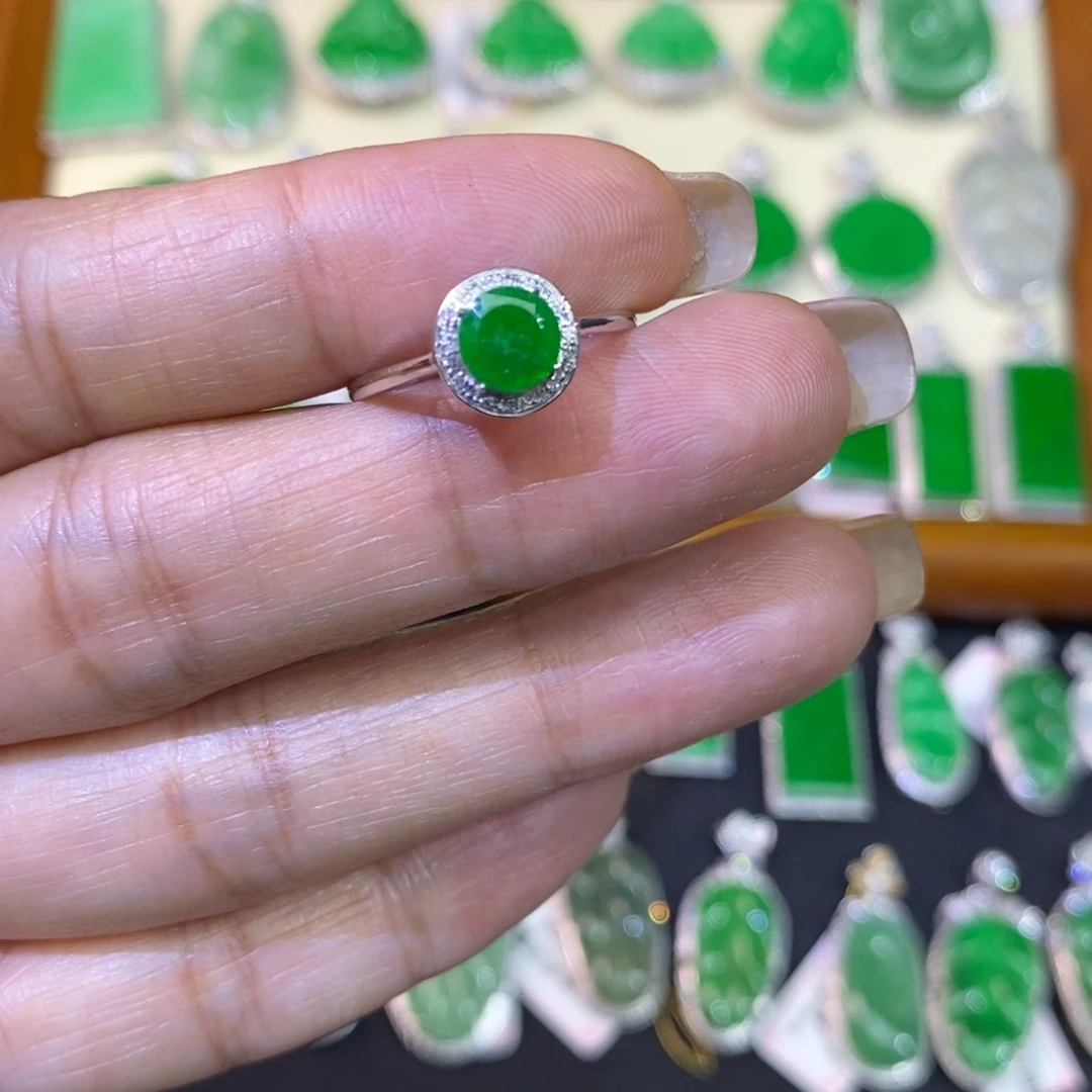 翡翠戒指18K金镶嵌戒指