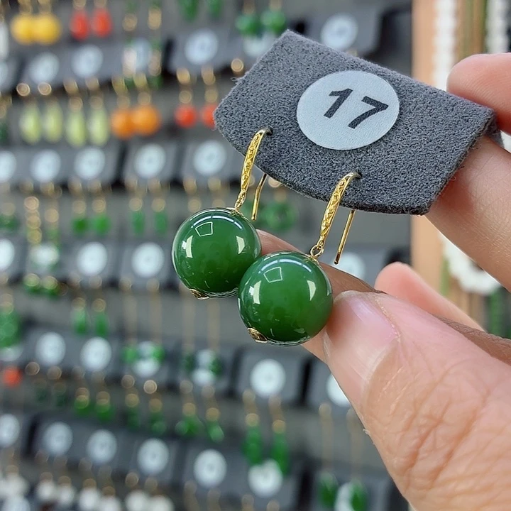 和田玉18K金镶嵌耳饰