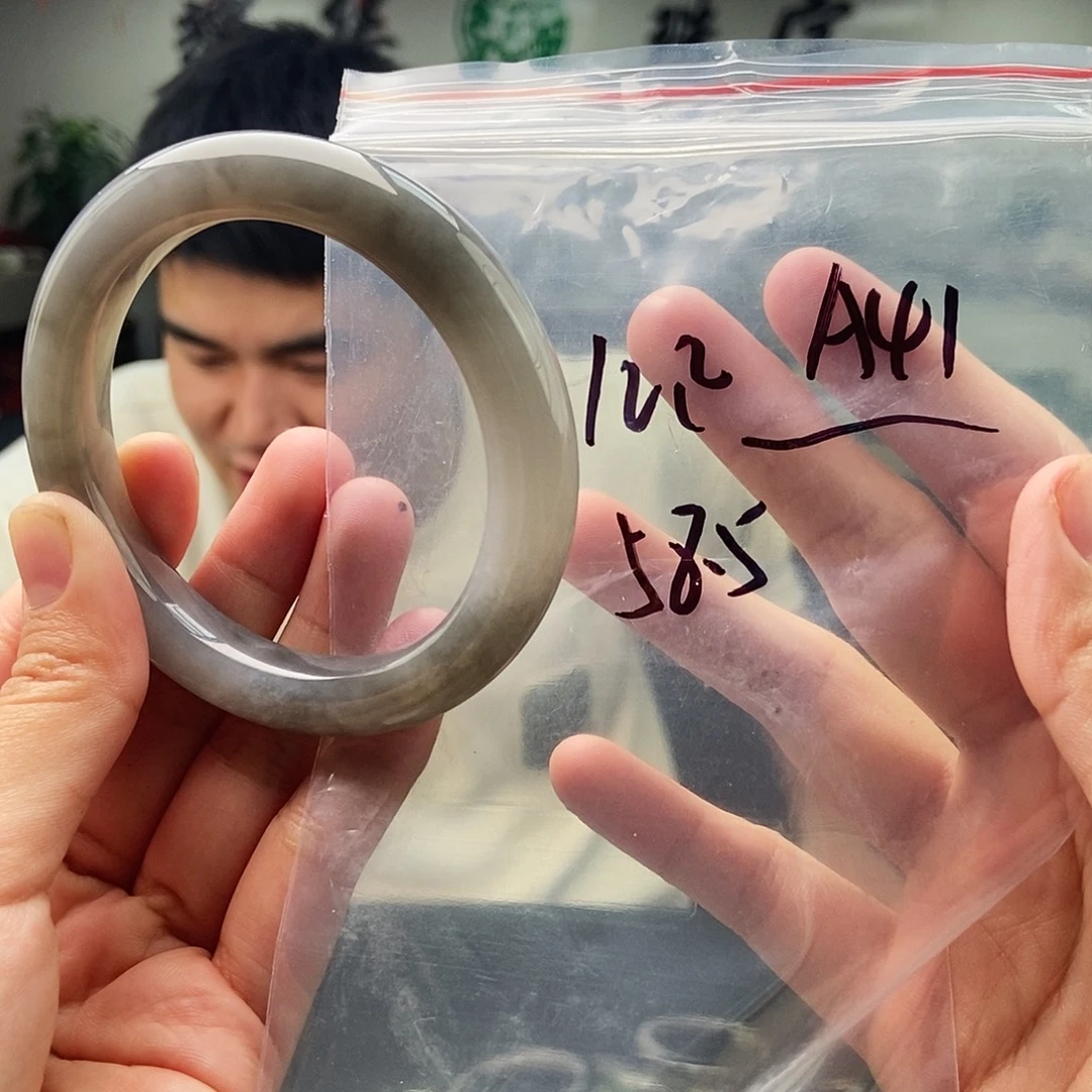 和田玉未镶嵌手镯拍一发一