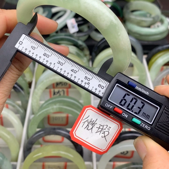 蛇纹石玉未镶嵌手镯1067