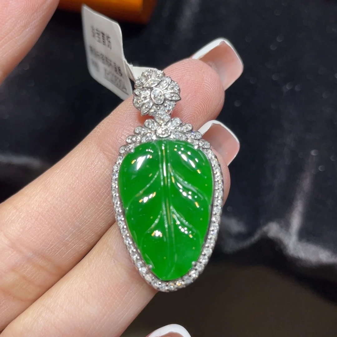 翡翠18K金镶嵌颈饰天然缅甸翡翠