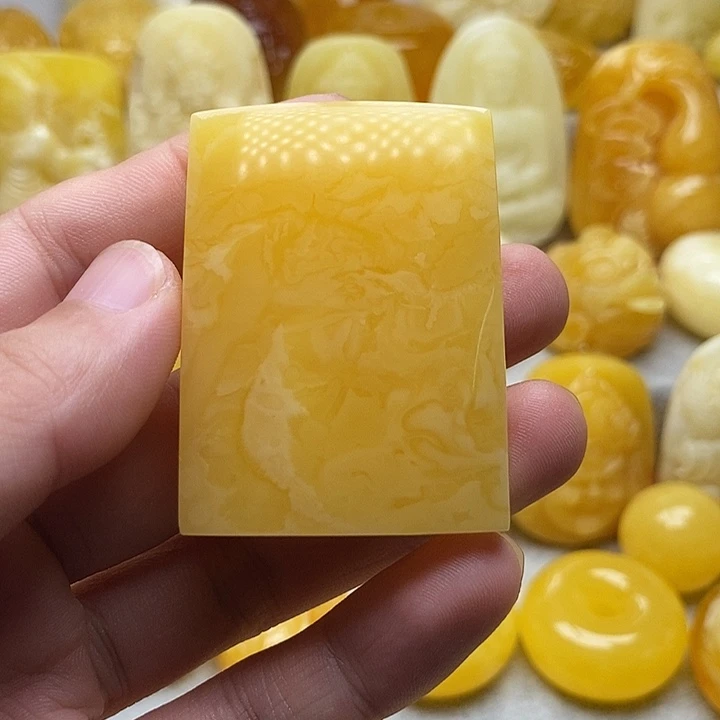 琥珀颈饰未镶嵌知***乐琥珀蜜蜡吊坠