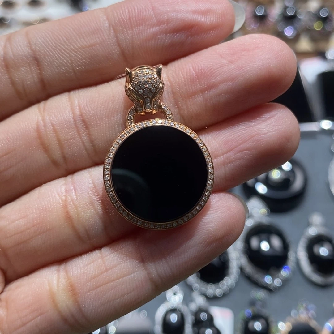 颈饰18K金镶嵌翡翠墨翠