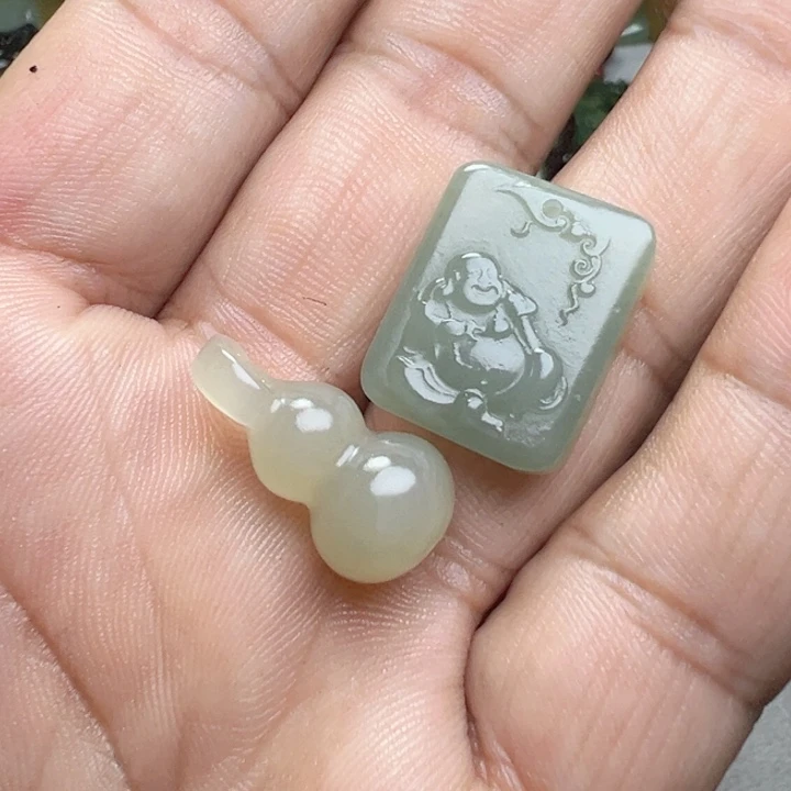 和田玉挂件未镶嵌喜****张