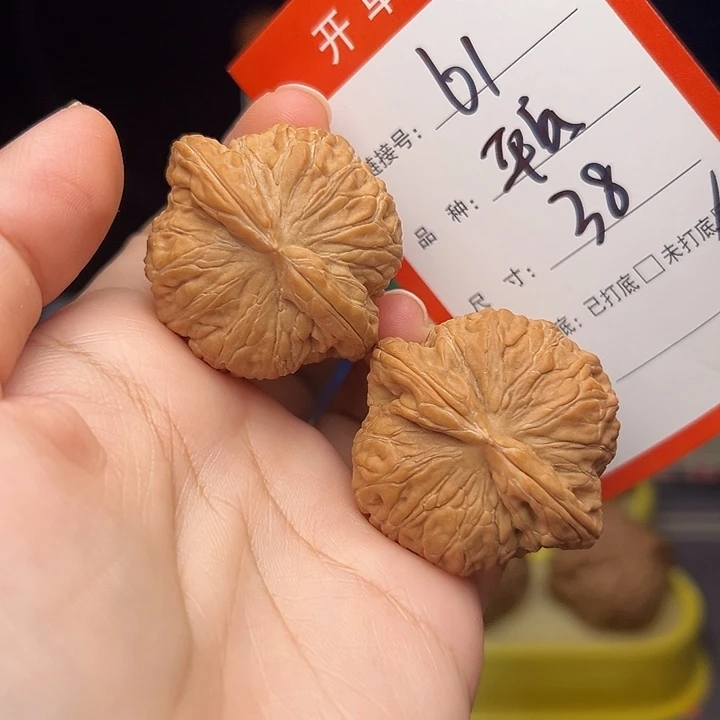 核桃文玩手捻核桃61