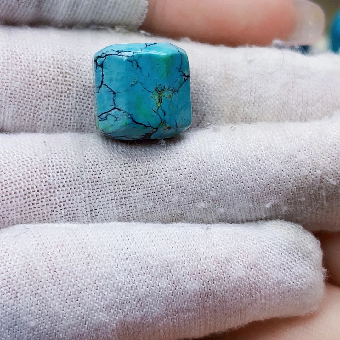 绿松石未镶嵌饰品