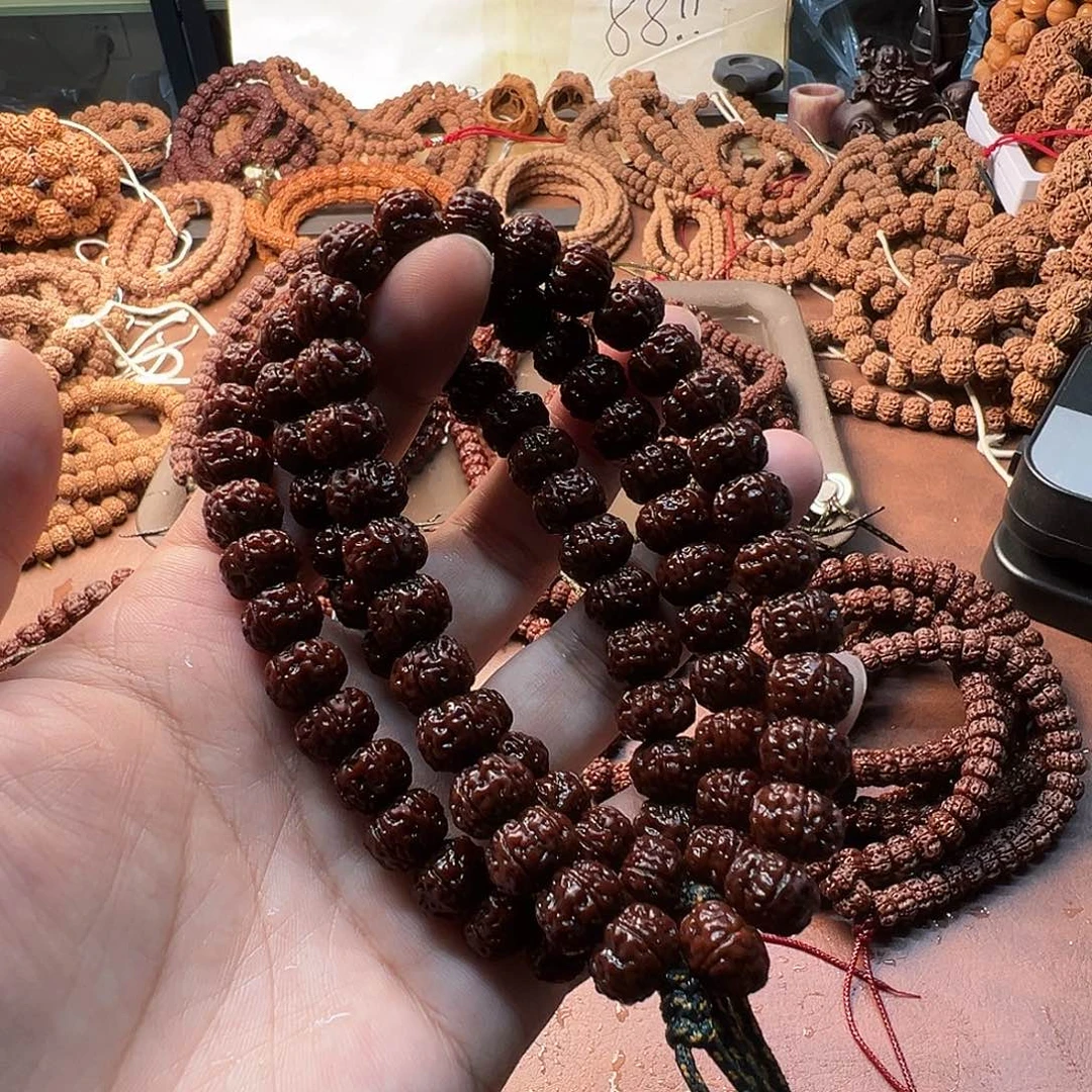 金刚菩提吊坠老树王手持12