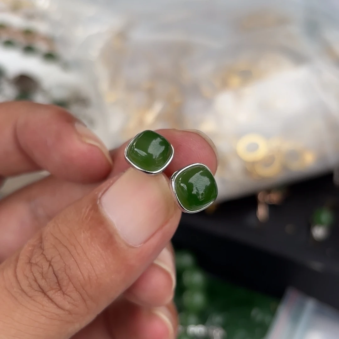 银S925镶嵌和田玉（碧玉）笔搁耳钉