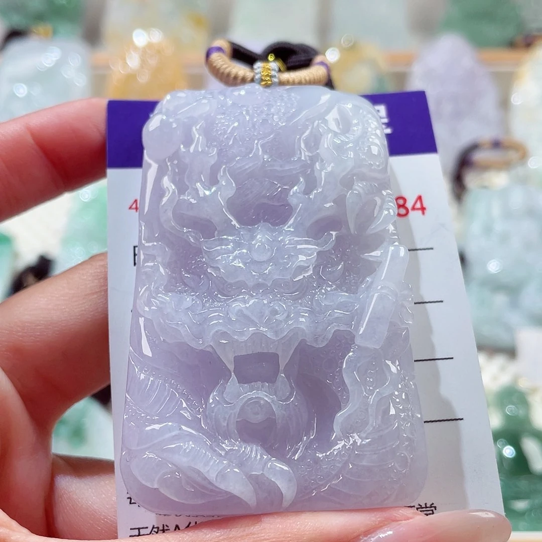 翡翠未镶嵌颈饰龙
