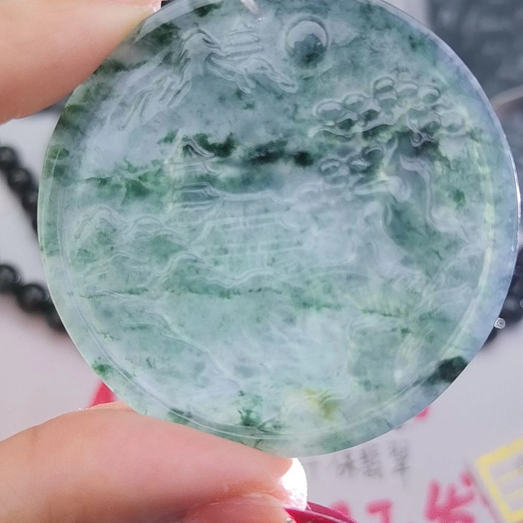 翡翠颈饰未镶嵌天然的A货翡翠多样性发货