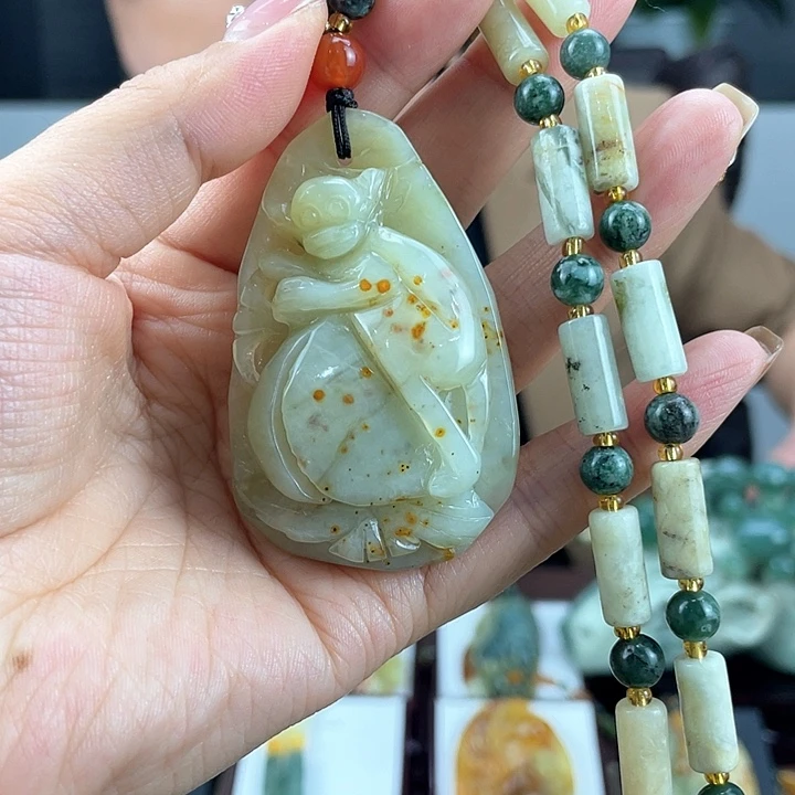 蛇纹石玉颈饰未镶嵌