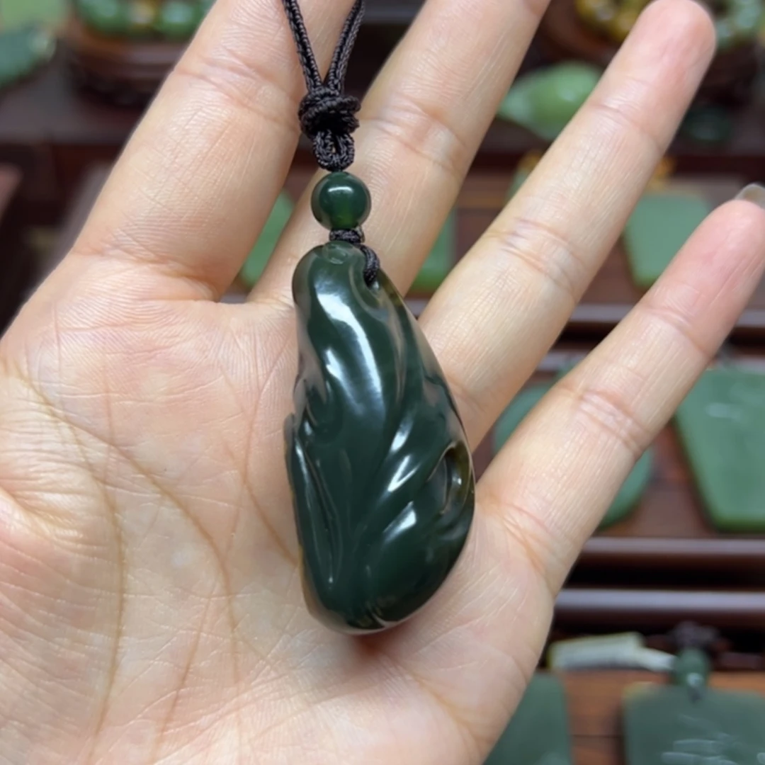 【闪购商品】颈饰未镶嵌岫岩河磨玉（透闪石质玉）时来运转