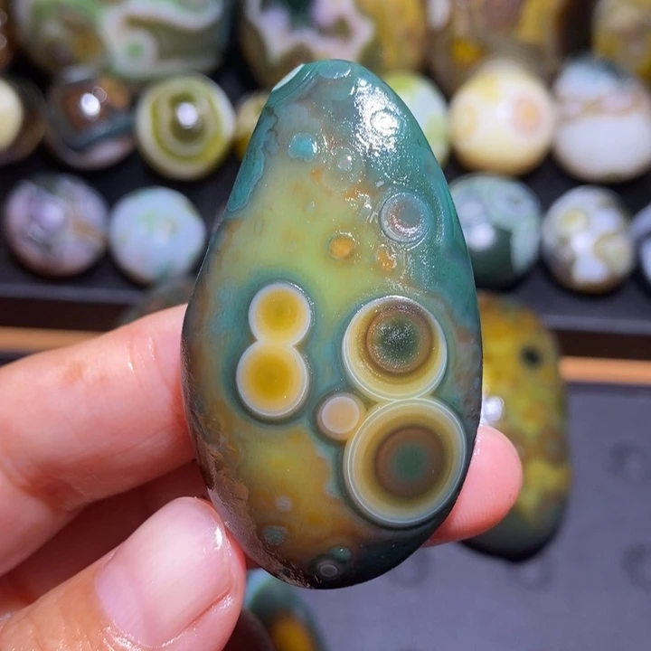 未镶嵌玛瑙/玉髓珠宝半成品70