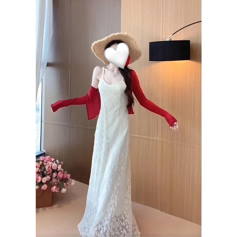 法式温柔气质蕾丝吊带连衣裙2025新款度假风漂亮独特收腰a字长裙