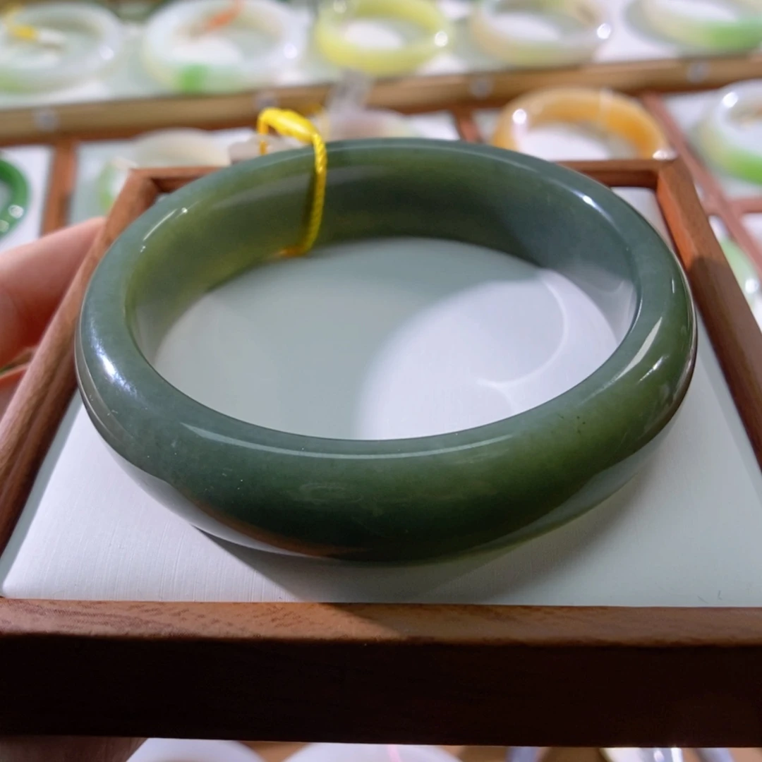 【闪购商品】未镶嵌手镯和田玉