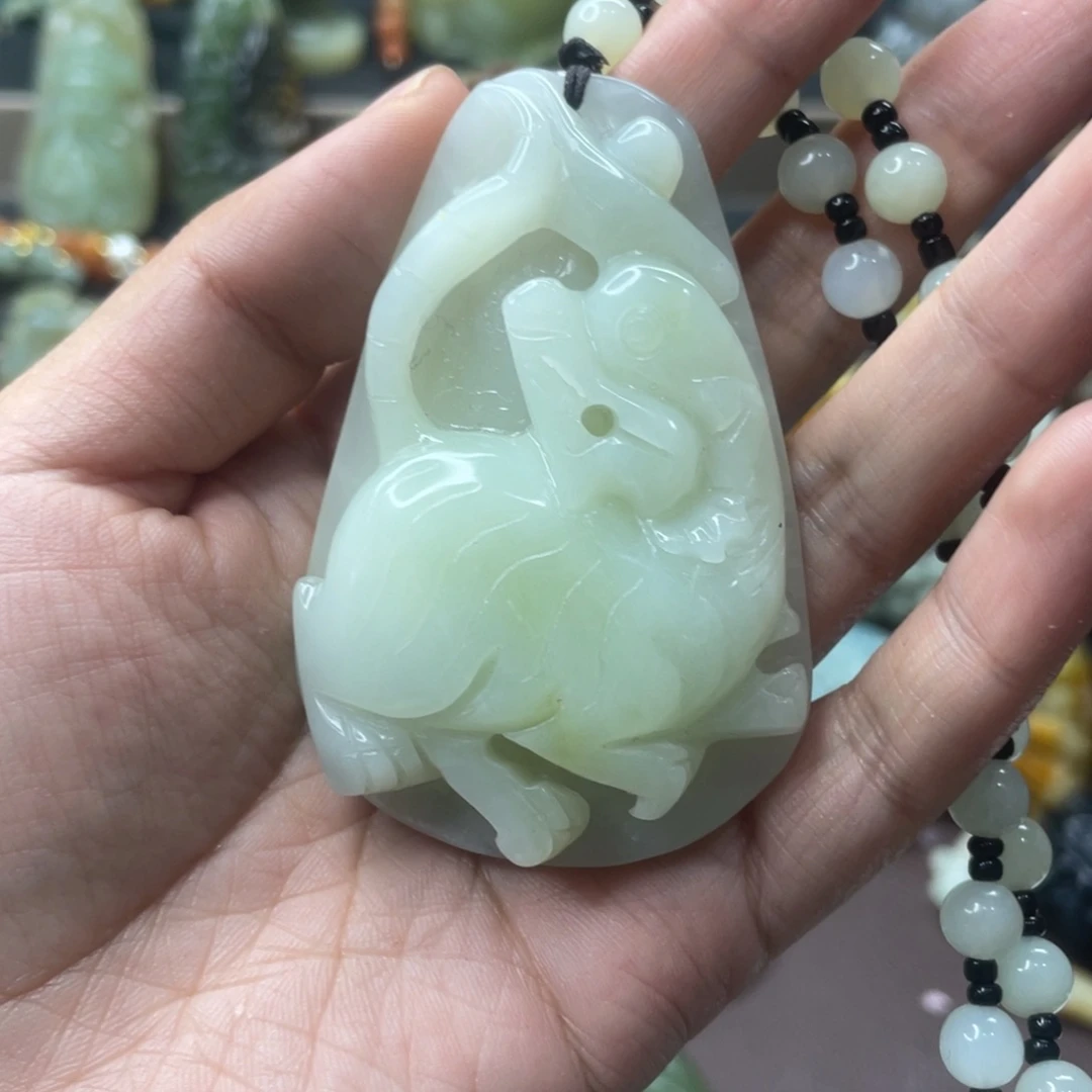 蛇纹石玉未镶嵌颈饰