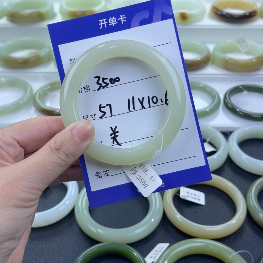 二****未镶嵌手镯和田玉
