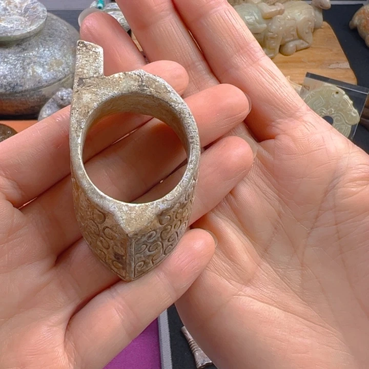 和田玉（糖玉）未镶嵌挂件山**人