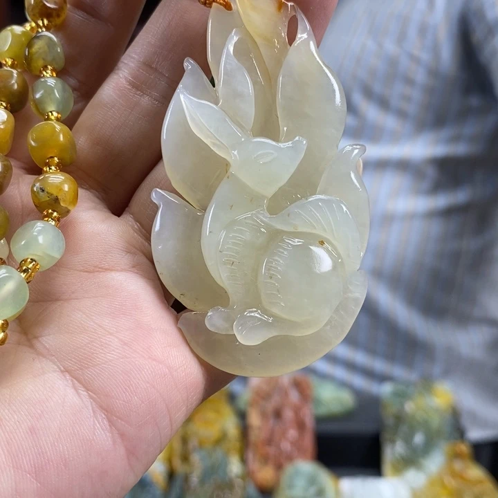 未镶嵌蛇纹石玉颈饰