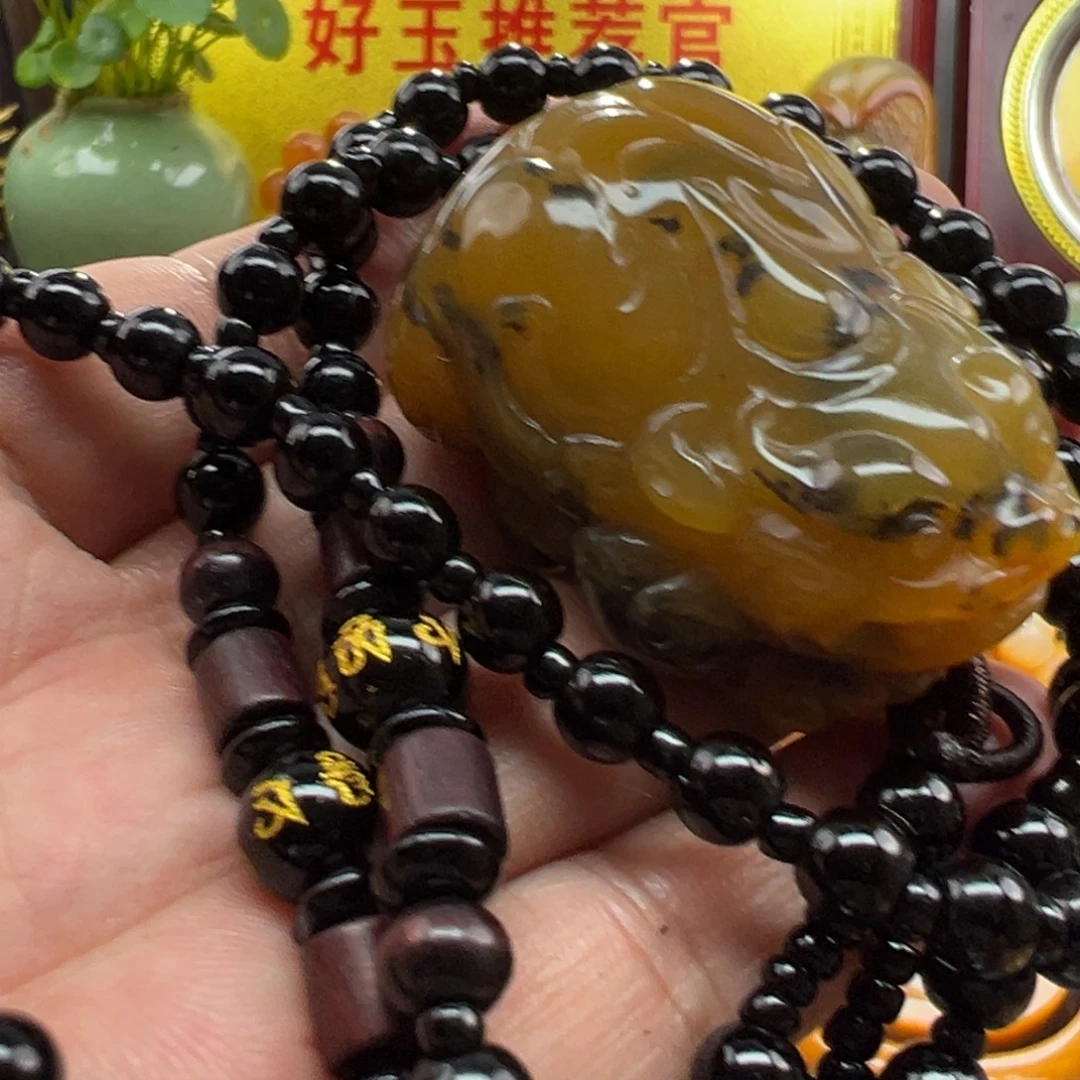 颈饰未镶嵌石英质玉