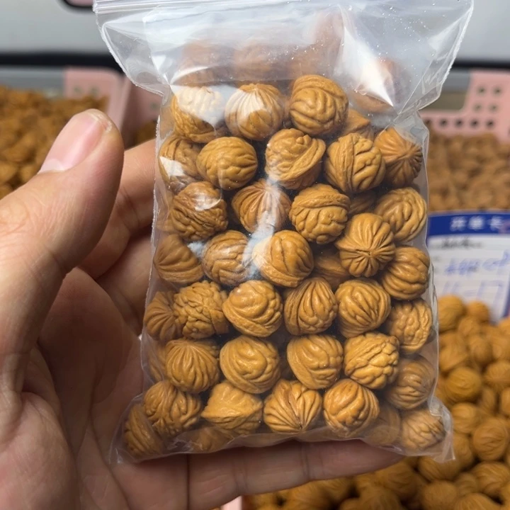 文玩核桃吊坠长**。金豆