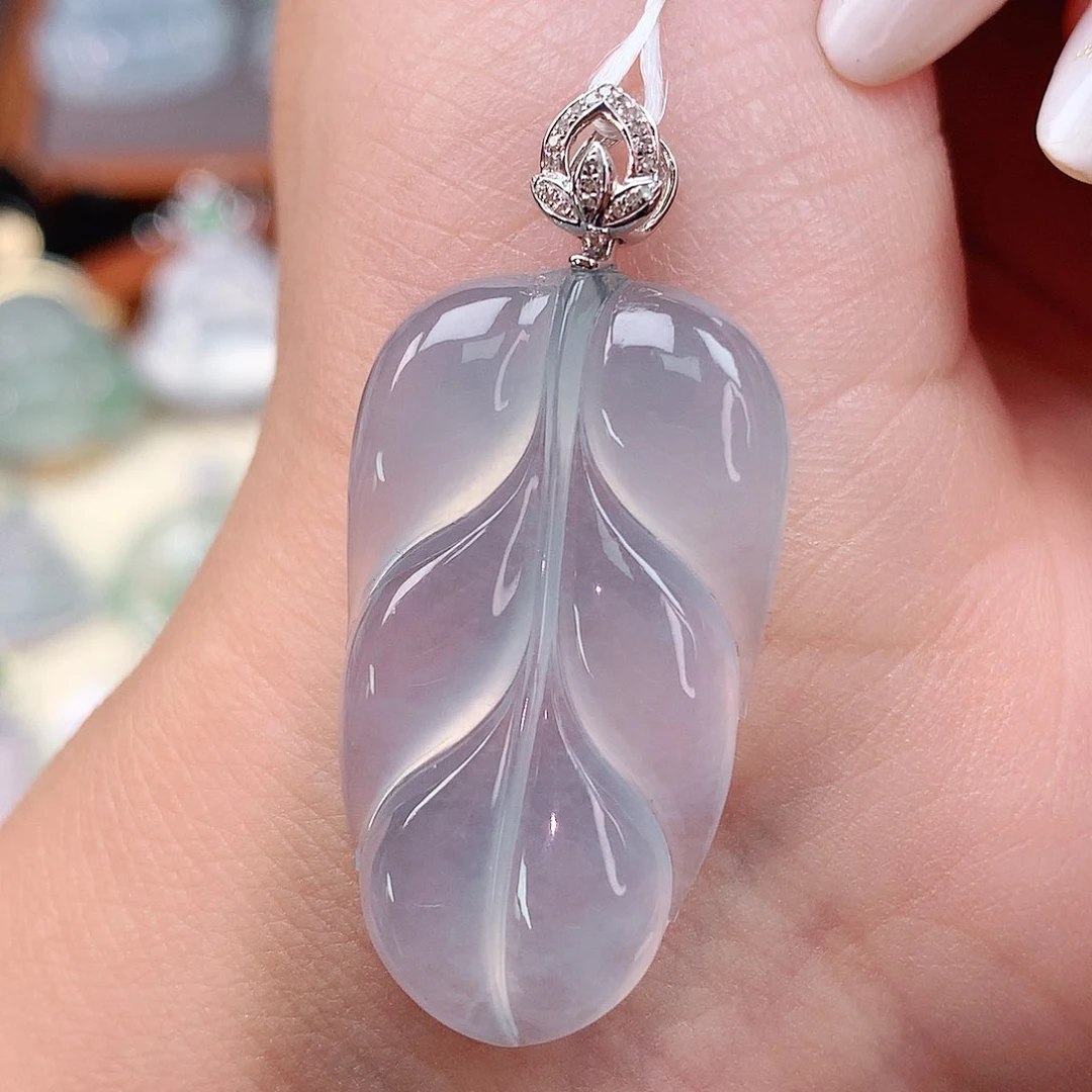 颈饰18K金镶嵌翡翠叶子