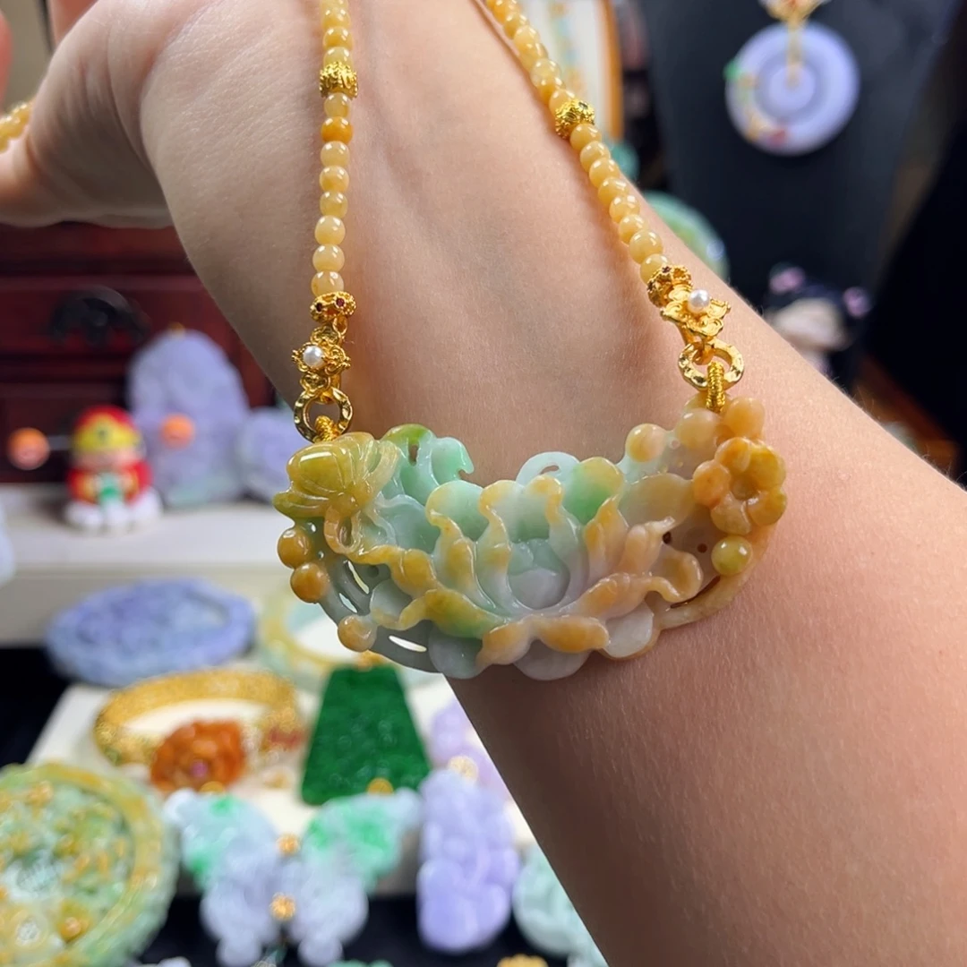 颈饰未镶嵌翡翠牡丹